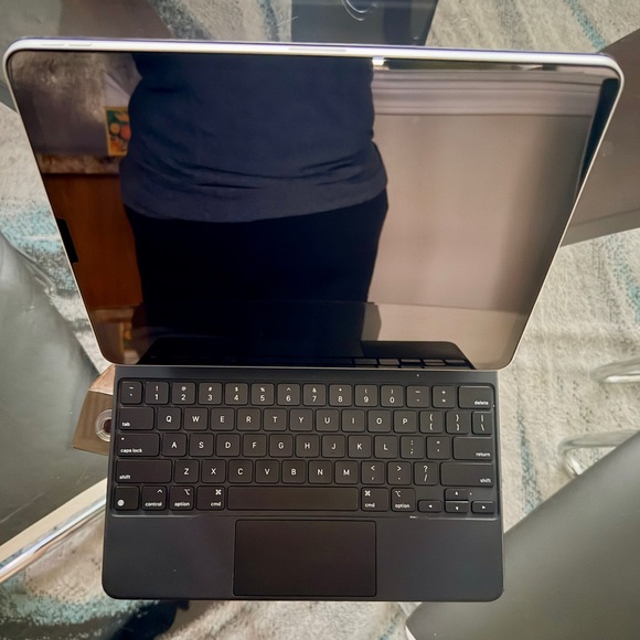 Apple iPad Pro 12.9” (2020) –  4th GEN+128GB + Magic Keyboard + Case WiFi - Picture 4 of 11